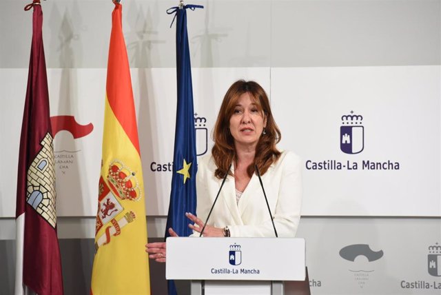 La portavoz del Gobierno de Castilla-La Mancha, Blanca Fernández, en rueda de prensa