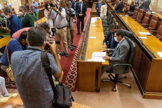 El presidente de la Junta de Andalucía, Juanma Moreno, junto al vicepresidente, Juan Marín, antes de comparecer el presidente de la junta a petición propia para informar sobre la situación de Andalucía, a 07 de julio del 2021 en   Sevilla (Andalucía)