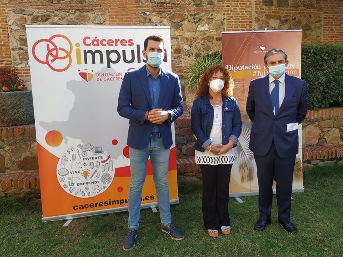 El diputado de Reto Demográfico, el presidente de la Cámara de Comercio de Cáceres y la presidenta de Redex presentan una nueva iniciativa del programa Cáceres Impulsa