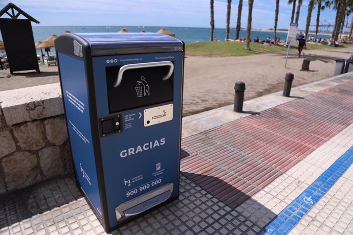 Papeleras solares que reducen la freceuncia de recogida, los costes, las emisiones de Co2 instaladas en Málaga capital