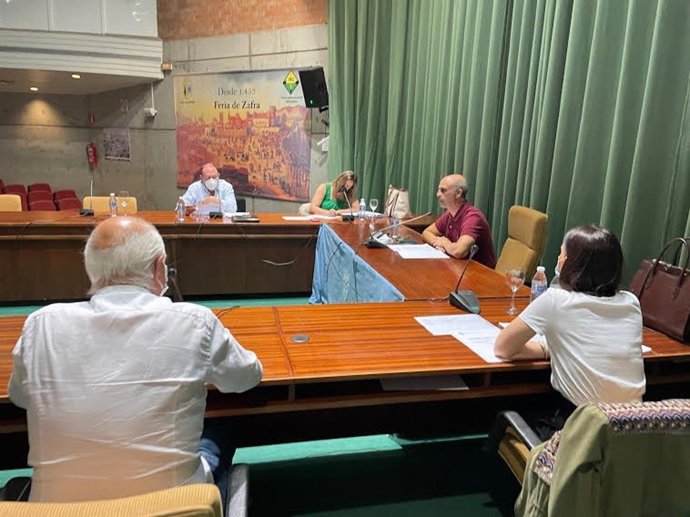 El alcalde de Zafra, José Carlos Contreras, interviene en la Junta de Dirección de la Entidad Ferial de Zafra.