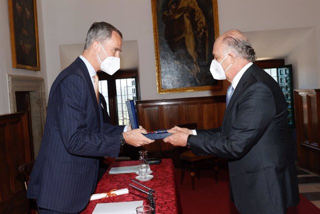 El Rey Felipe VI entrega el Premio de Historia Órdenes Españolas al mexicano Enrique Krauze