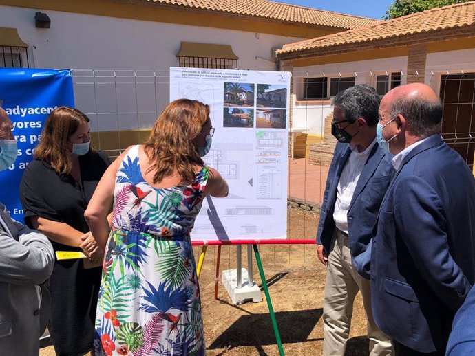 El presidente de la Diputación de Málaga, Francisco Salado, y el alcalde de Antequera, Manuel Barón, visitan las obras del futuro Centro de Autismo