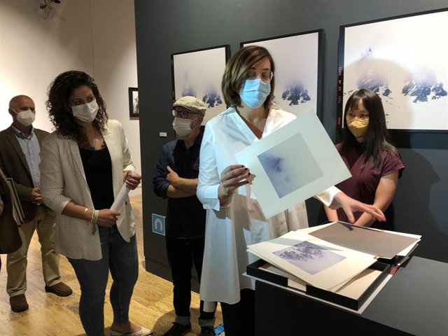 La exposición ‘Curavacas Sur. La montaña verde’ muestra fotografías del pico palentino.