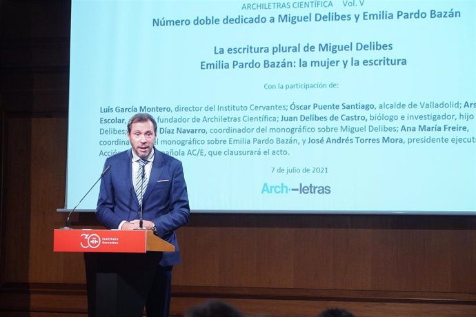 El alcalde de Valladolid, Óscar Puente, en la presentación de la publicación 'Archiletras Científicas'.