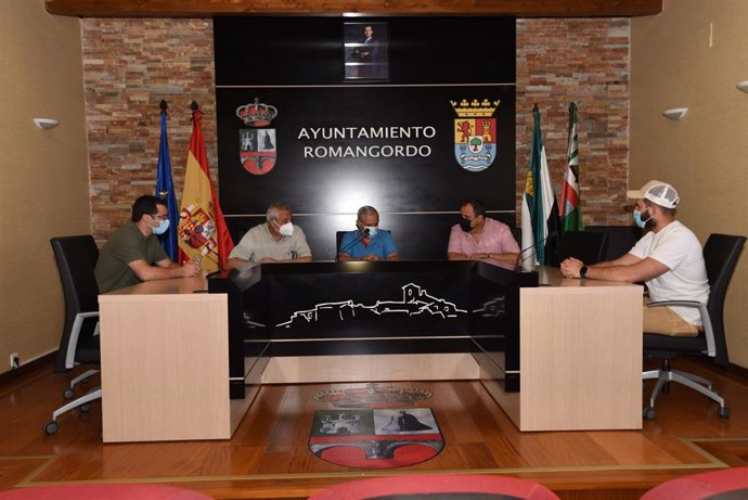 La Diputación de Cáceres estudia la problemática del abastecimiento de agua potable en Romangordo