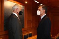 Sánchez pide al Govern centrarse en el Covid y no seguir "anclados en 2017", tras la foto de Junqueras y Puigdemont