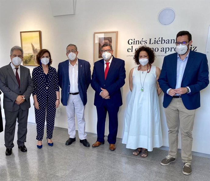 Inauguración en la sala de El Pósito de Vélez-Málaga de una exposición antológica de Ginés Liébana