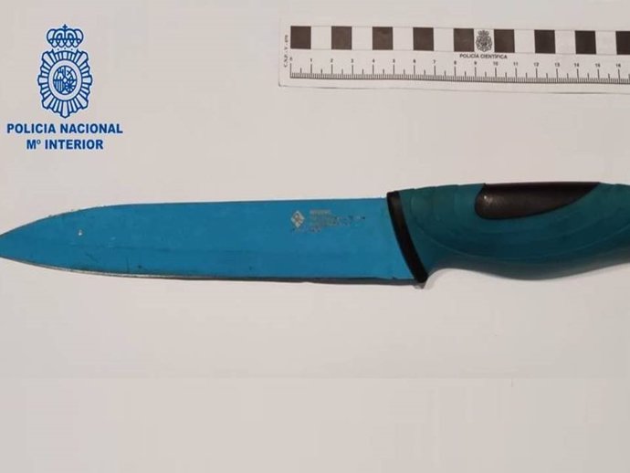 Cuchillo utilizado por uno de los detenidos para amenazar a la víctima del robo