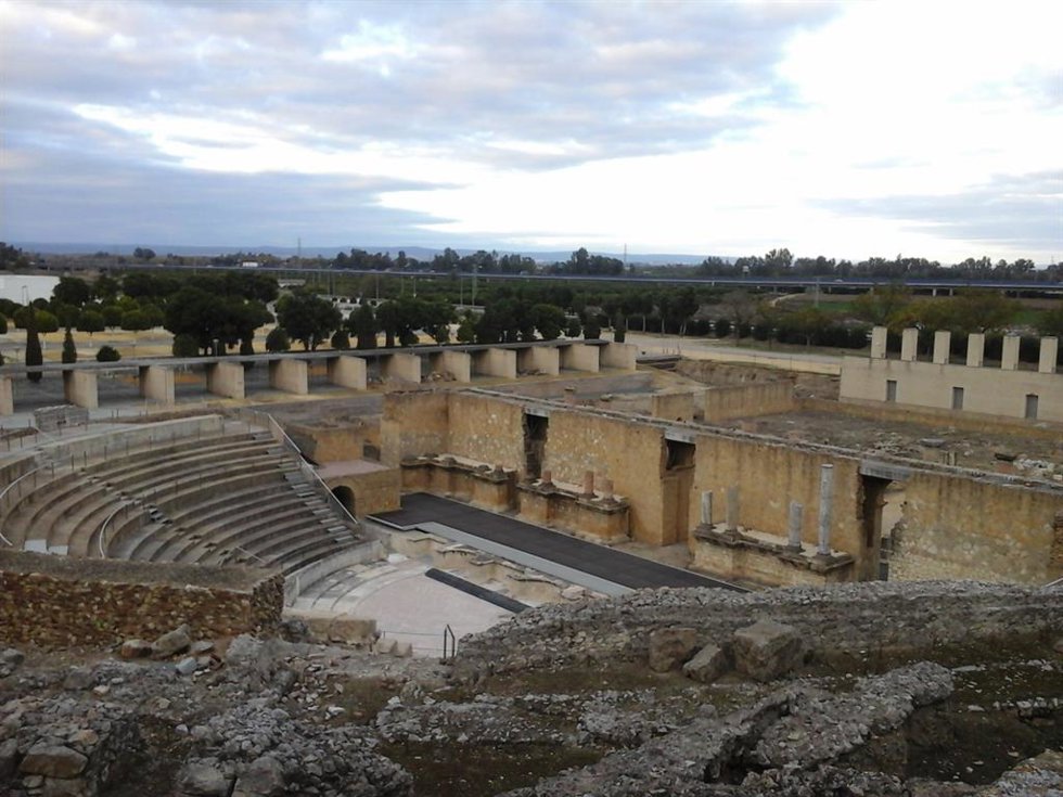 Archivo - Teatro romano de Itálica