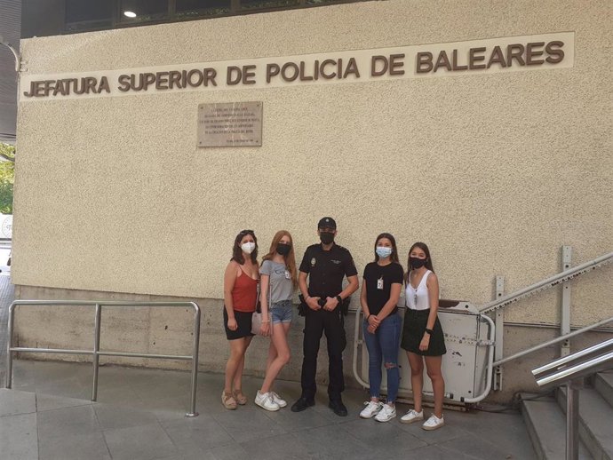 Visitas de las alumnas de Calvi a la Jefatura Superior de Policía de Baleares.