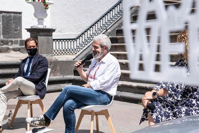 El diseñador Lorenzo Caprile, en la presentación de 'La Palma Fashion Week'