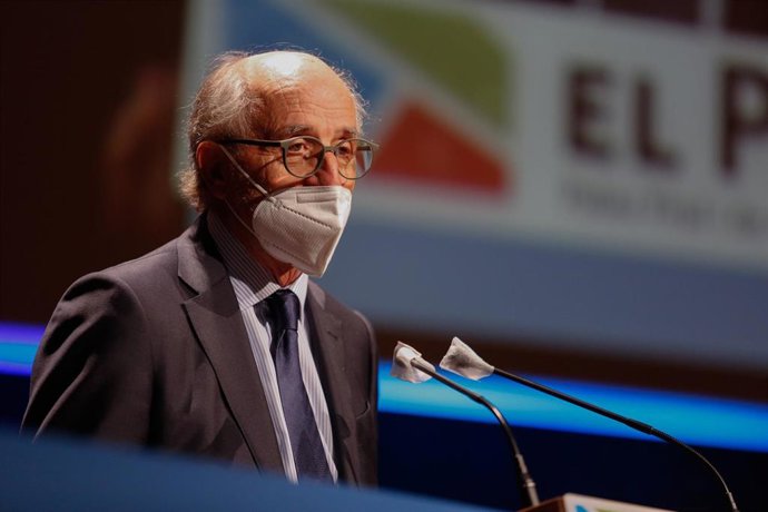 Archivo - El presidente de Repsol, Antonio Brufau, interviene durante la presentación del Valle de Hidrógeno de Catalunya, a 14 de mayo de 2021, en Tarragona, Catalunya (España). La Plataforma Hidrogen Verd Catalunya Sud se construyó el pasado mes de oc