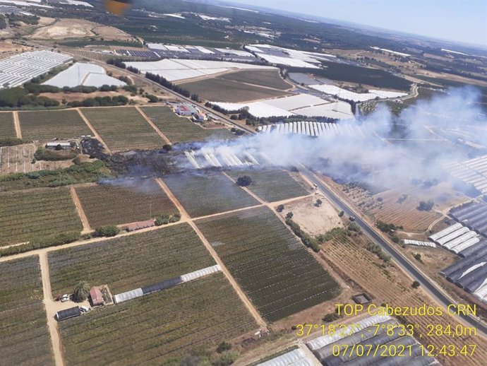 Imagen aérea de un incendio en Cartaya.