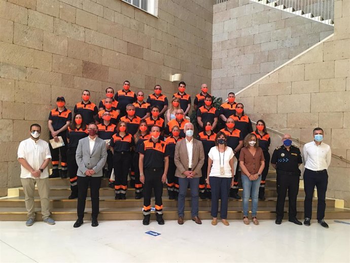 El alcalde de Logroño reconoce la dedicación del personal voluntario de Protección Civil en el dispositivo de vacunación