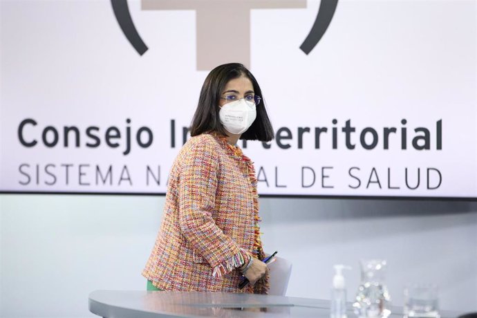 La ministra de Sanidad, Carolina Darias, a su llegada a una rueda de prensa posterior al Consejo Interterritorial de Salud, a 7 de julio de 2021, en Madrid (España). La vacunación de los jóvenes debido al considerable aumento de los contagios entre ello