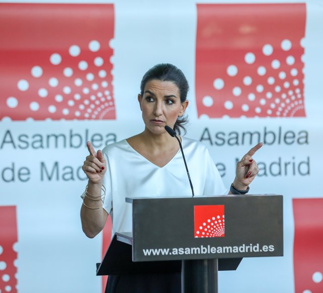 La portavoz de Vox en la Asamblea de Madrid, Rocío Monasterio, interviene en una rueda de prensa previa a una sesión de control al Gobierno de la Comunidad de Madrid en la Asamblea de Madrid