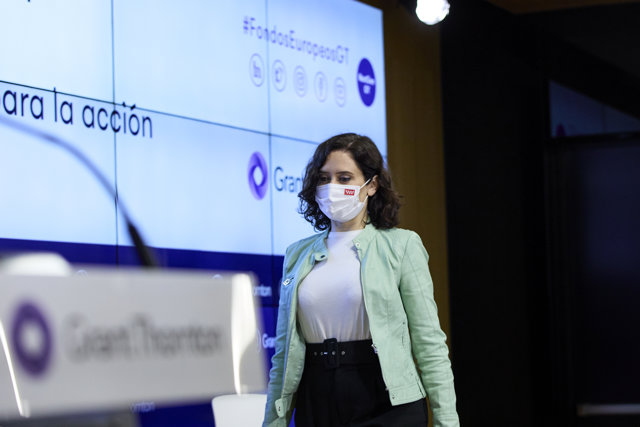 La presidenta de la Comunidad de Madrid, Isabel Díaz Ayuso, a su llegada a la inauguración de las jornadas "Fondos Europeos: tiempo para la acción", a 8 de julio de 2021
