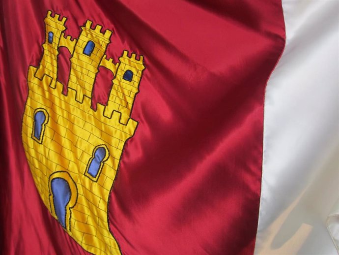 Archivo - Bandera, escudo Castilla-La Mancha