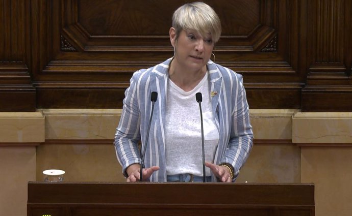 La consellera de Justicia de la Generalitat, Lourdes Ciuró, en el pleno del Parlament, el 8 de julio.