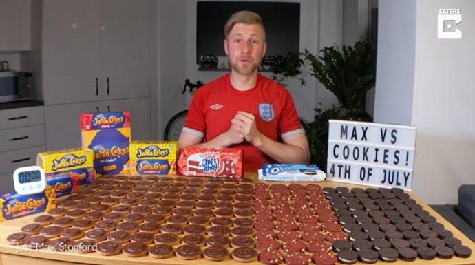 Este hombre acepta el desafío de comer 22.000 calorías en galletas