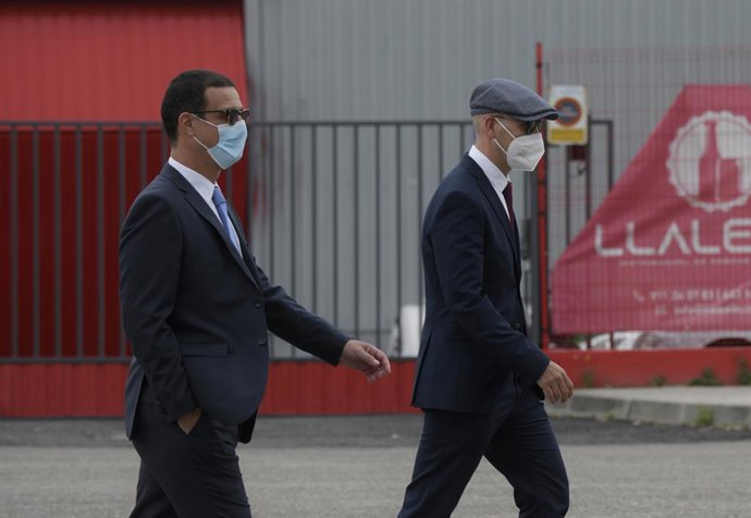 Arxiu - Els mossos Carlos de Pedro (e) i Xavier Goicoechea (d) arriben a l'Audincia Nacional