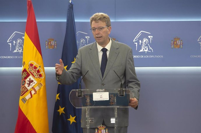 El portavoz del PDeCAT en el Congreso, Ferrán Bel, interviene en una rueda de prensa 