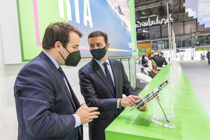 Archivo - Fernando Giménez y Javier Aureliano García en la última edición de Fitur