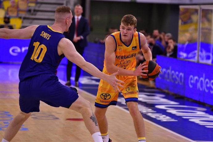 El jugador letón Marcis Steinbergs en su etapa en el Gran Canaria en un partido contra el Bara