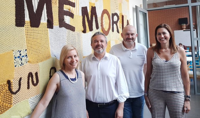 Ana Morón, gerente de AFAV; David Mazcuñán, familiar de una persona con alzhéimer e  impulsor de la iniciativa; Nacho Mañó, músico y creador de la iniciativa; y Sonia Sánzhez, Trabajadora Social de AFAV.