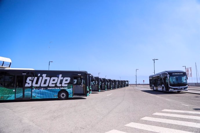 Nuevos megabuses articulados electrico-híbridos adquiridos por el Ayuntamiento de málaga de casi 19 metros