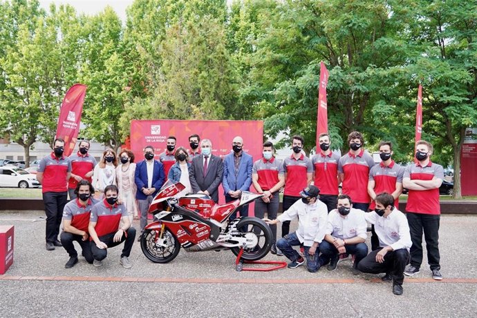 Equipo UniRioja Motostudent presenta el nuevo prototipo de motocicleta eléctrica con el que compite del 15 al 18 de julio en el Certamen Internacional Motostudent