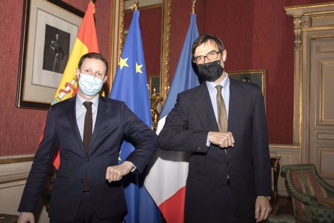 Archivo - El secretario de Estado para la UE, Juan González-Barba, y su homólogo francés, Clément Beaune