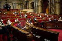 El Parlament pide al Govern una "solución de consenso" para ampliar el Aeropuerto de El Prat