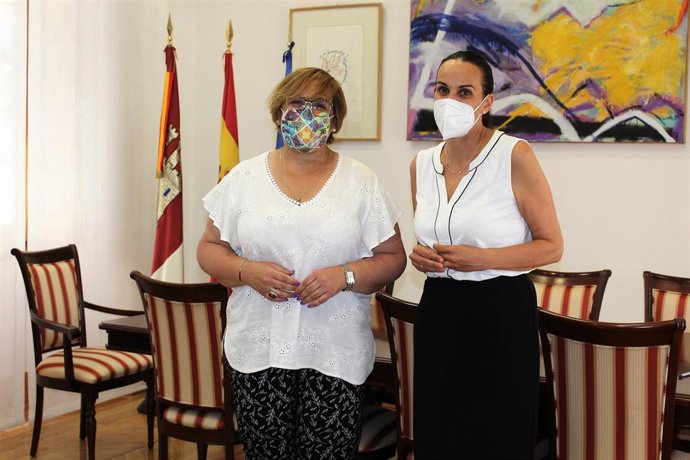 La delegada de la Junta, Carmen Olmedo, con la alcaldesa de Ciudad Real, Eva María Masías