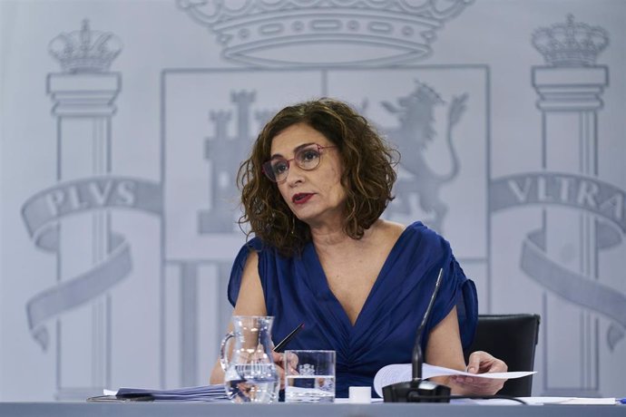 La ministra de Hacienda y portavoz del Gobierno, María Jesús Montero, interviene en una rueda de prensa posterior al Consejo de Ministros, a 6 de julio de 2021, en la Moncloa, Madrid, (España). 