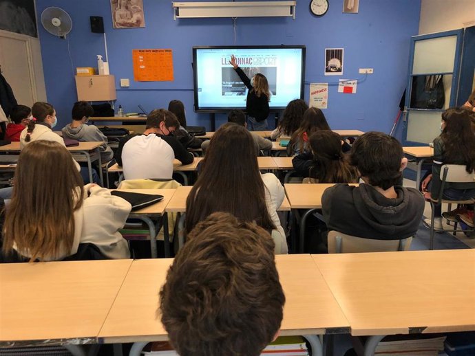 Sesión del proyecto Revista Escolar Digital de Blue Globe Media