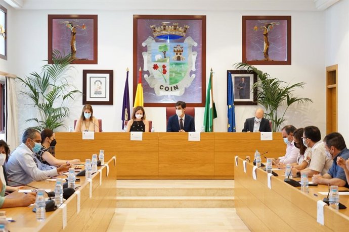 La delegada del Gobierno andaluz en Málaga, Patricia Navarro, se reúne con alcaldes del Guadalhorce sobre las ayudas para el autoconsumo renovable.