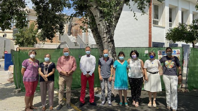 Jiménez en su visita a las obras en el CEIP de Huércal-Overa (Almería)