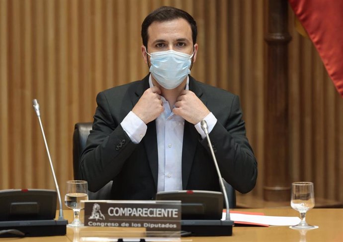 El ministro de Consumo, Alberto Garzón, a su llegada a una Comisión de Sanidad y Consumo en el Congreso, a 16 de junio de 2021, en la Sala Ernest Lluch del Congreso de los Diputados, Madrid, (España). Durante su intervención ha informado sobre las actua