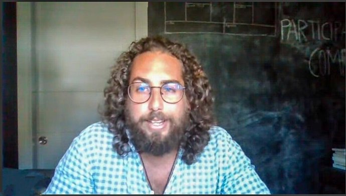 El director del 'Curso de actualización en los Trastornos del Especto del Autismo', Luis Arenas, durante una ponencia en los Cursos de Verano de la UPO en Carmona (Sevilla)