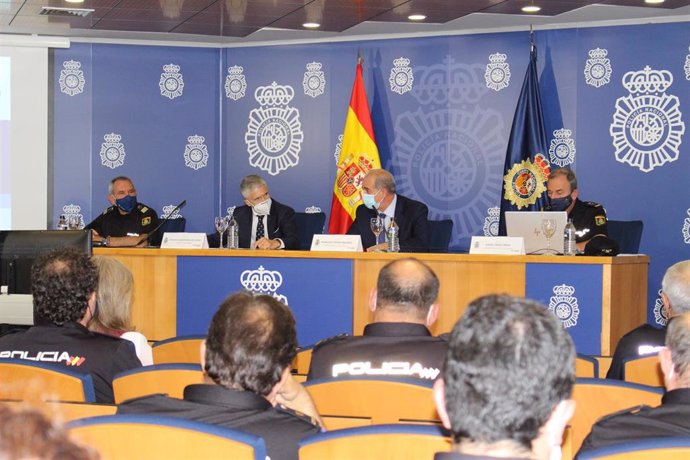 De izquierda a derecha, el director adjunto operativo de la Policía, José Ángel González; el ministro Fernando Grande-Marlaska; el director de la Policía, Francisco Pardo; y el comisario jefe de Policía Judicial, Rafael Pérez