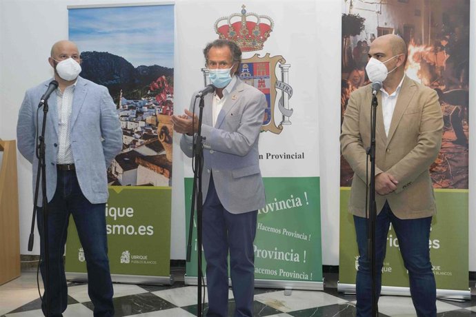 El vicepresidente de Diputación y del Patronato Provincial de Turismo, José María Román, durante la presentación del nuevo portal de promoción turística de Ubrique.