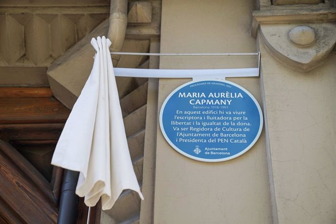 Placa dedicada a l'escriptora Maria Aurlia Capmany a Barcelona