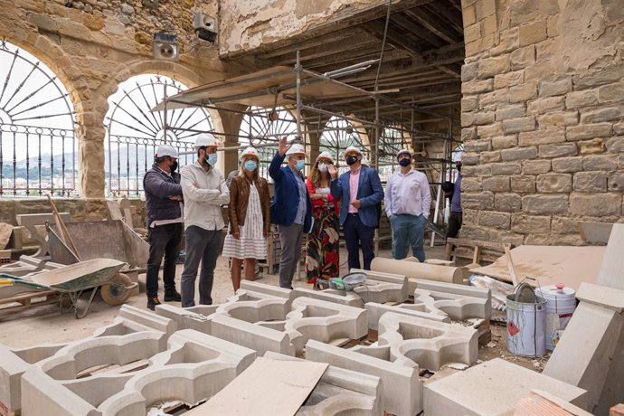 El Vicepresidente Y Consejero De Universidades, Igualdad, Cultura Y Deporte, Pablo Zuloaga, Visita Las Obras De La Iglesia De Santa María De La Asunción.