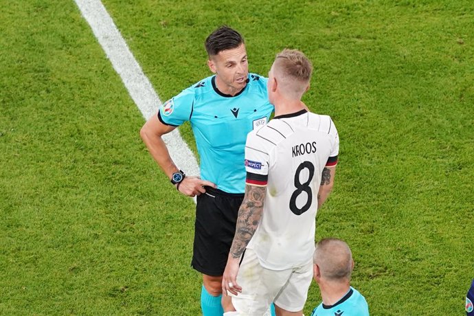 Referee Carlos Del Cerro Grande, Toni Kroos of Germany during the UEFA Euro 2020, Group F football match between France and Germany on June 15, 2021 at Allianz Arena in Munich, Germany - Photo Andre Weening / Orange Pictures / DPPI