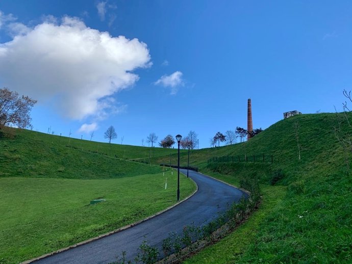 Imagen de Bilbao con cielo prácticamente despejado