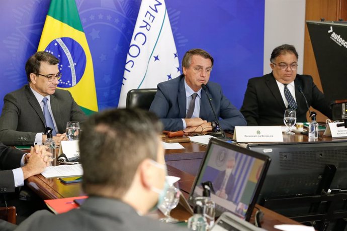 HANDOUT - 08 July 2021, Brazil, Brasilia: Brazilian  President Jair Bolsonaro (C) speaks at the virtual Mercosur summit. The dispute over future trade policy is escalating in the South American economic alliance. Photo: Alan Santos/Palacio Planalto/dpa 