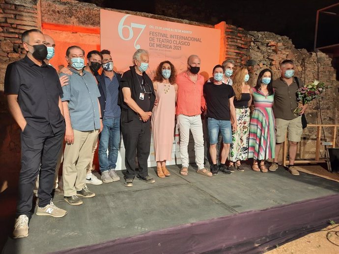 El elenco de 'Antonio y Cleopatra' tras su estreno en el 67 Festival de Mérida