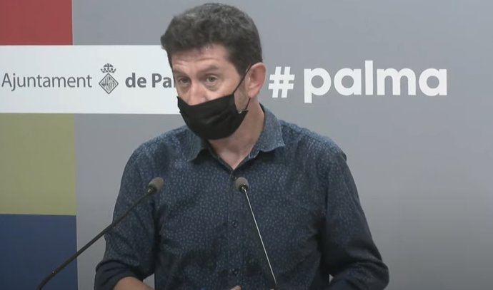 El portavoz del Ayuntamiento de Palma, Alberto Jarabo, en la rueda de prensa.
